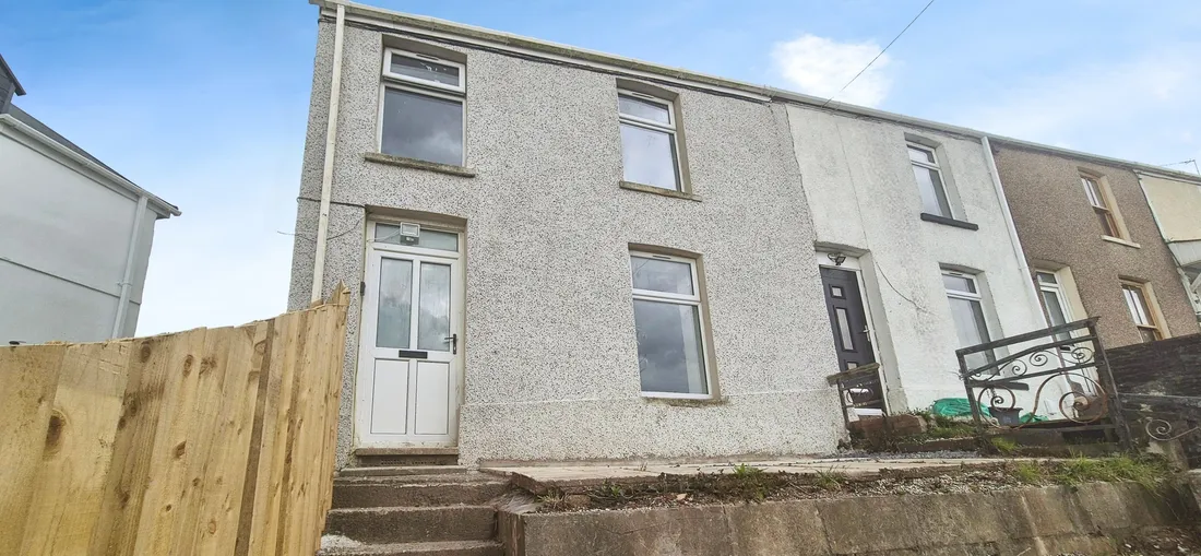 House Giants Grave Road in Briton Ferry