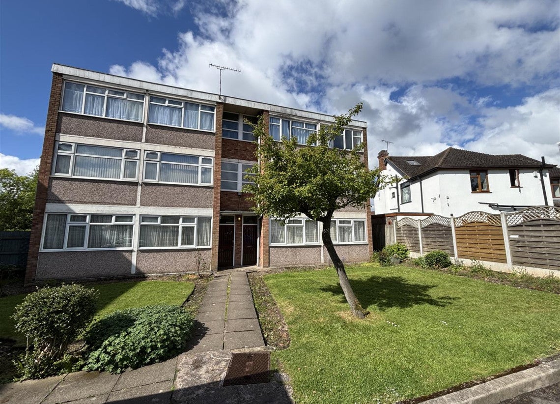 Flat Keresley Road in Coventry