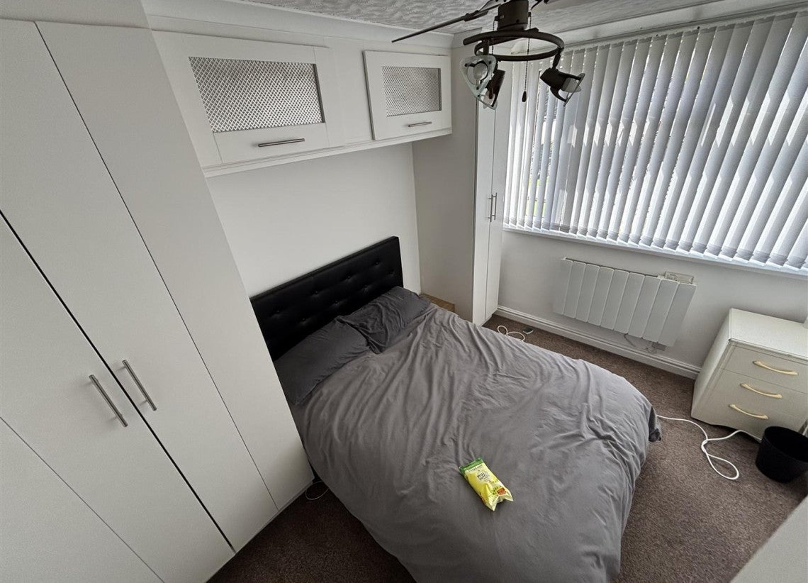 Flat Keresley Road in Coventry
