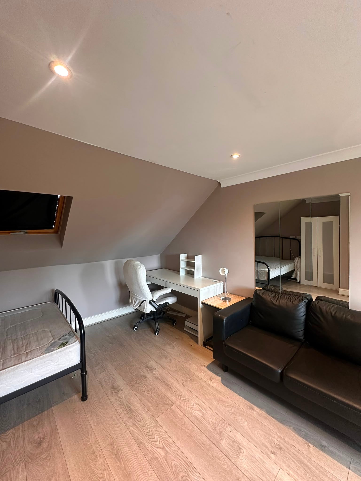 Room Cantley Gardens in Greater London