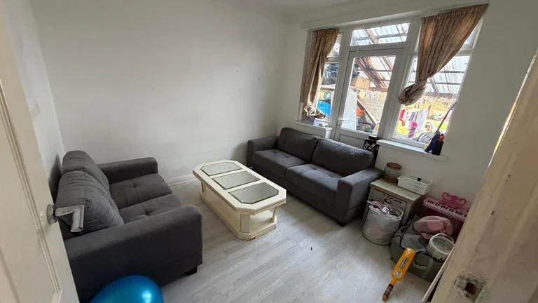 House Lonsdale Road in Greater London