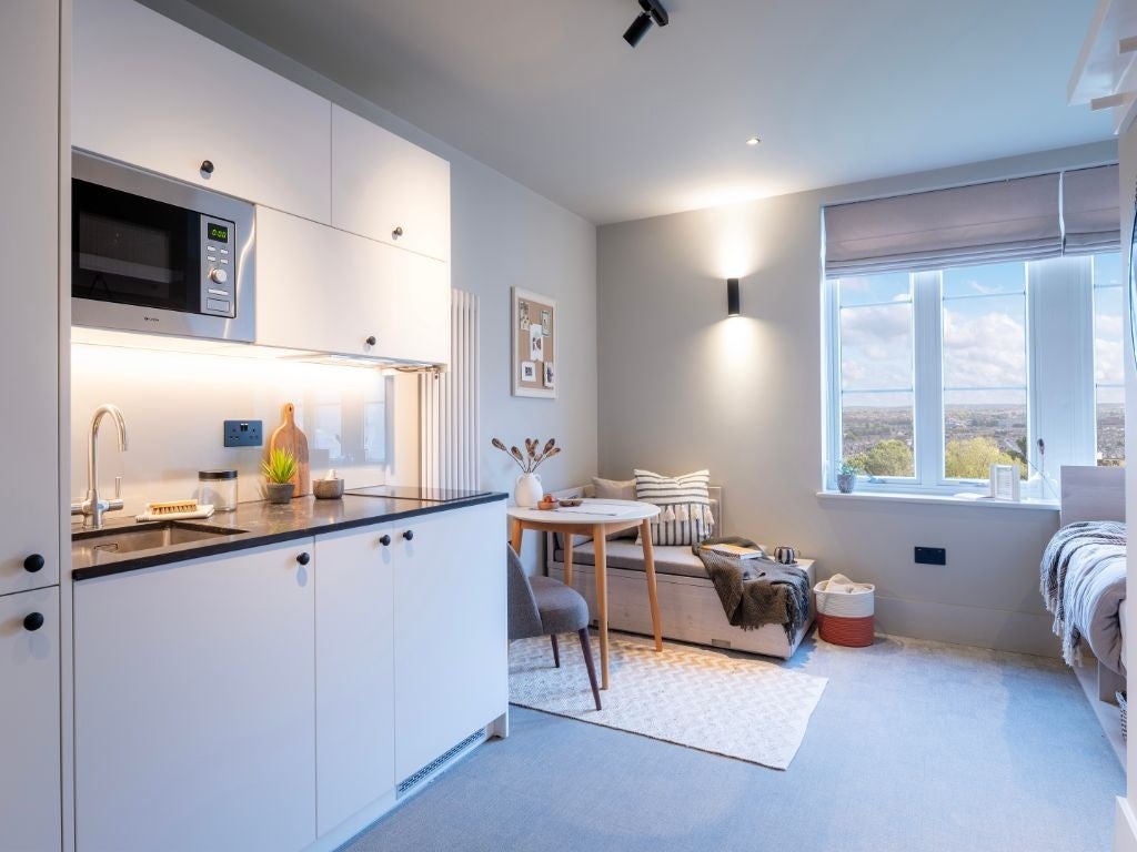 Flat Augustus Road in Greater London