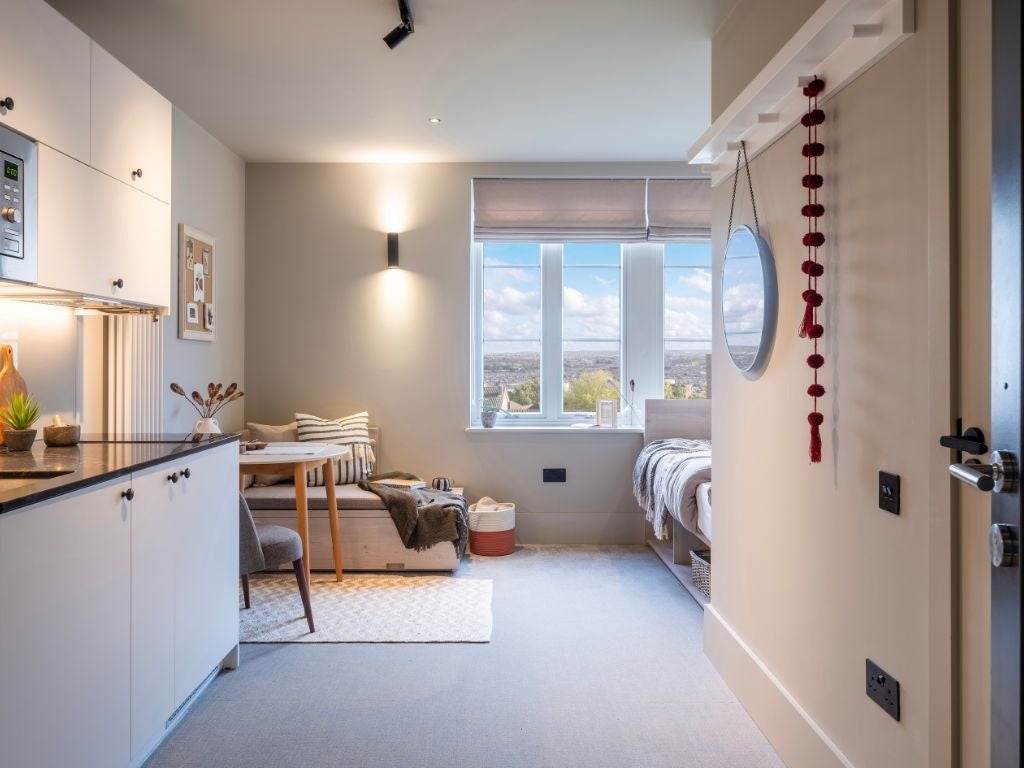 Flat Augustus Road in Greater London