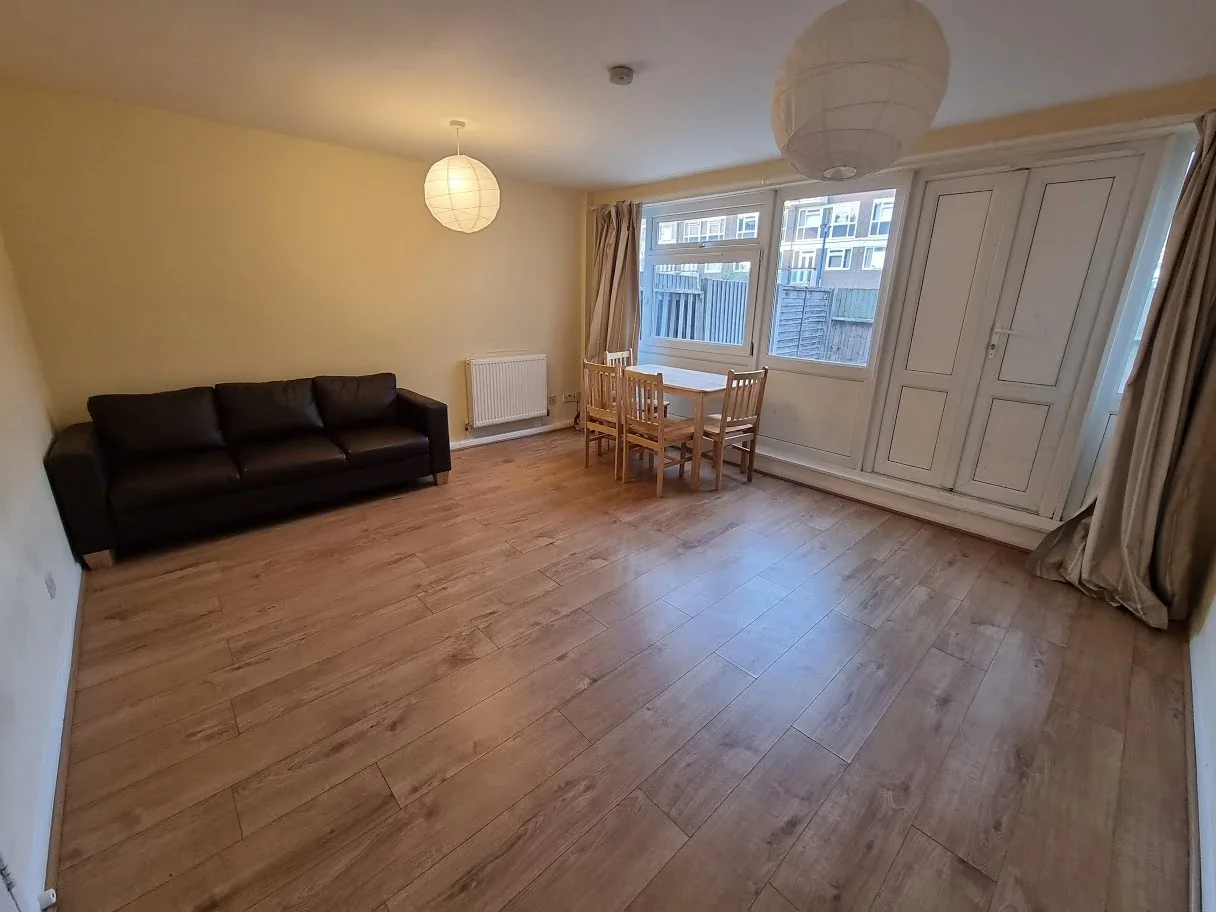 House Whitton Walk in Greater London