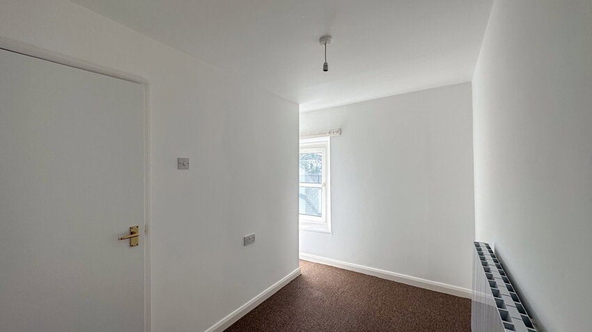 Flat Mallock Road in Torquay