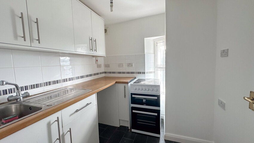 Flat Mallock Road in Torquay