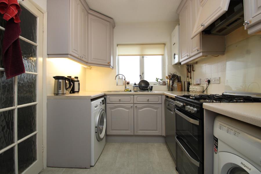 House Russet Close in Elmbridge