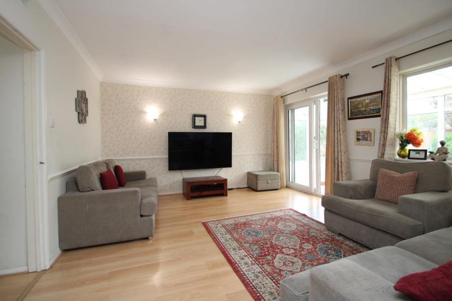 House Russet Close in Elmbridge