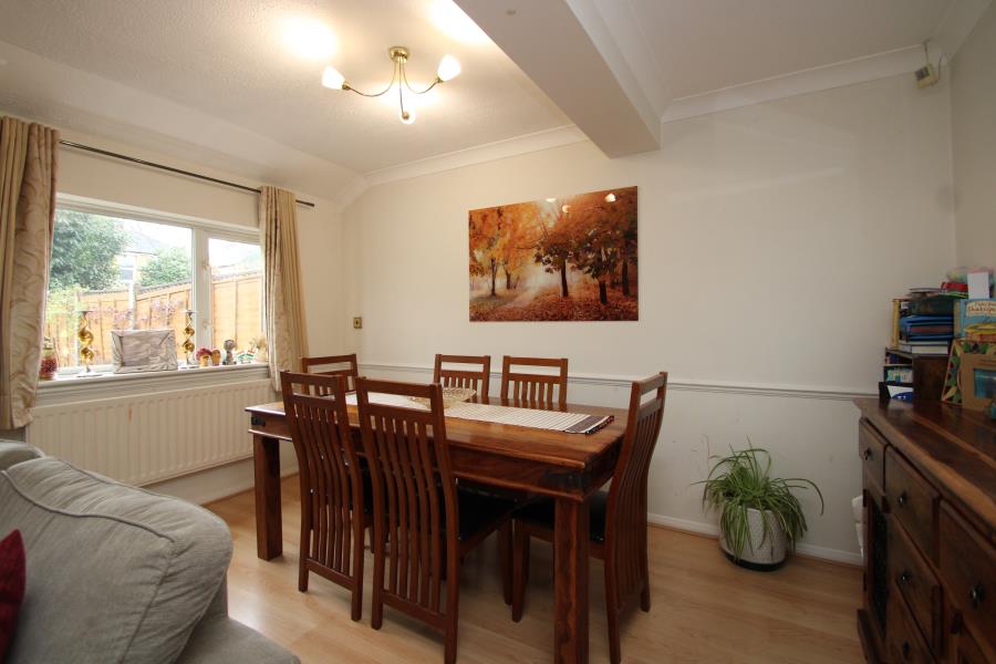 House Russet Close in Elmbridge