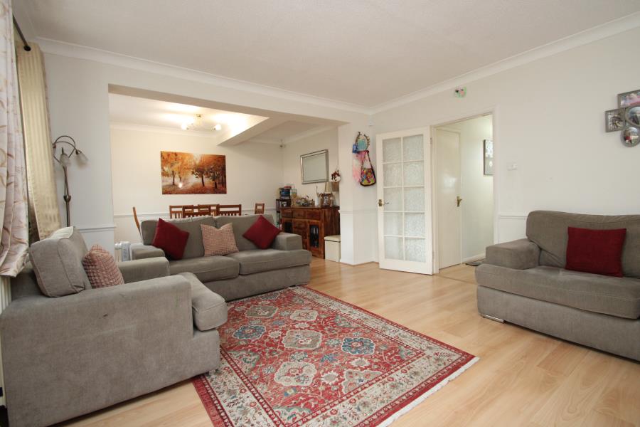 House Russet Close in Elmbridge