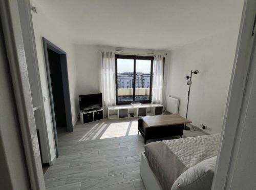 Flat Boulevard Henri Sellier in Suresnes