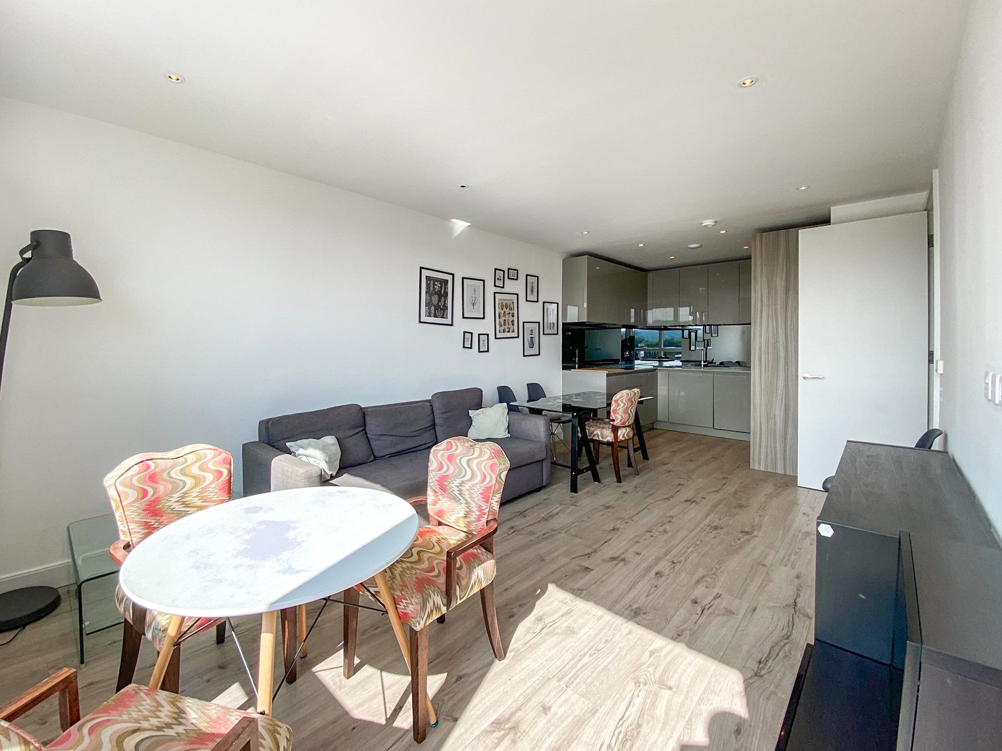 Flat Temple Road in Greater London