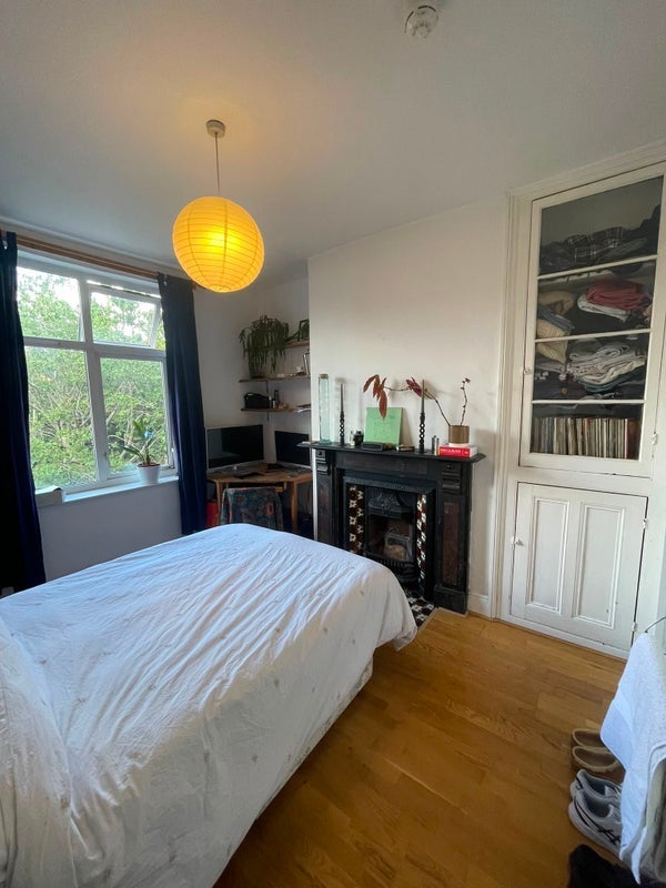 Room Robertson Road in Bristol