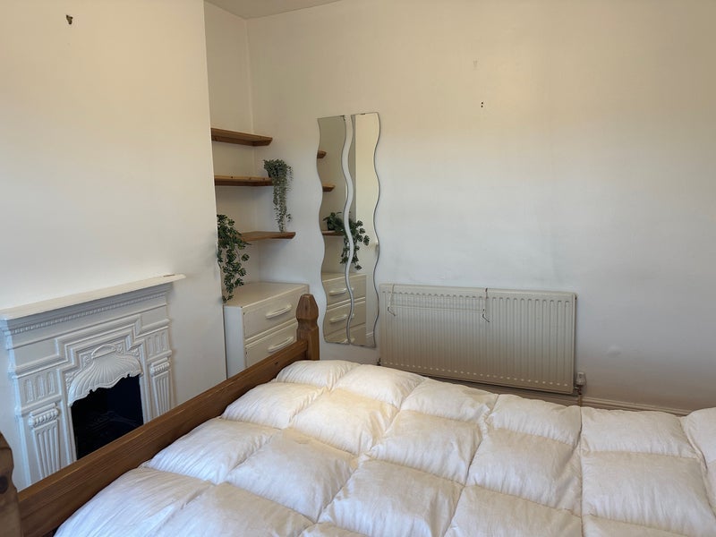 Room Robertson Road in Bristol