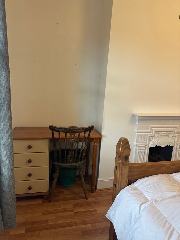 Room Robertson Road in Bristol