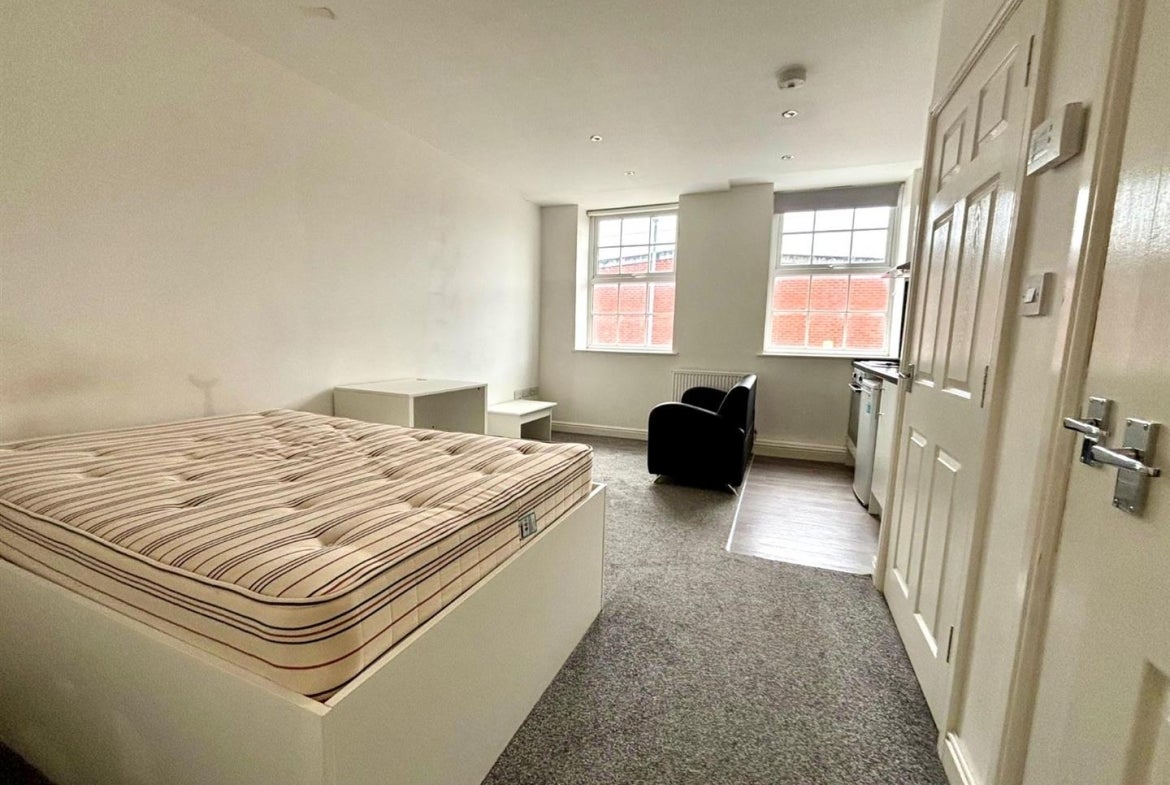 Flat Paxton Street in Stoke-on-Trent