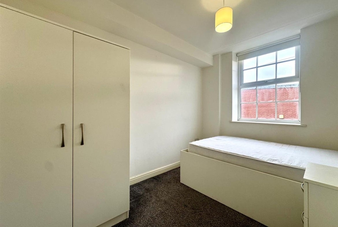 Flat Paxton Street in Stoke-on-Trent