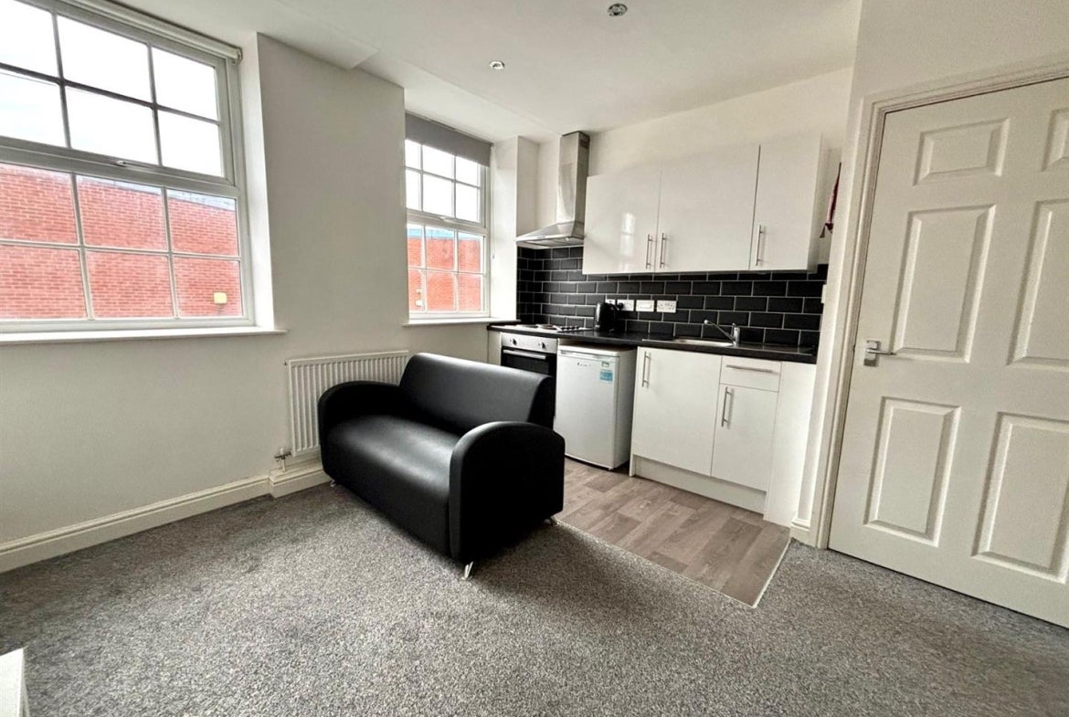 Flat Paxton Street in Stoke-on-Trent