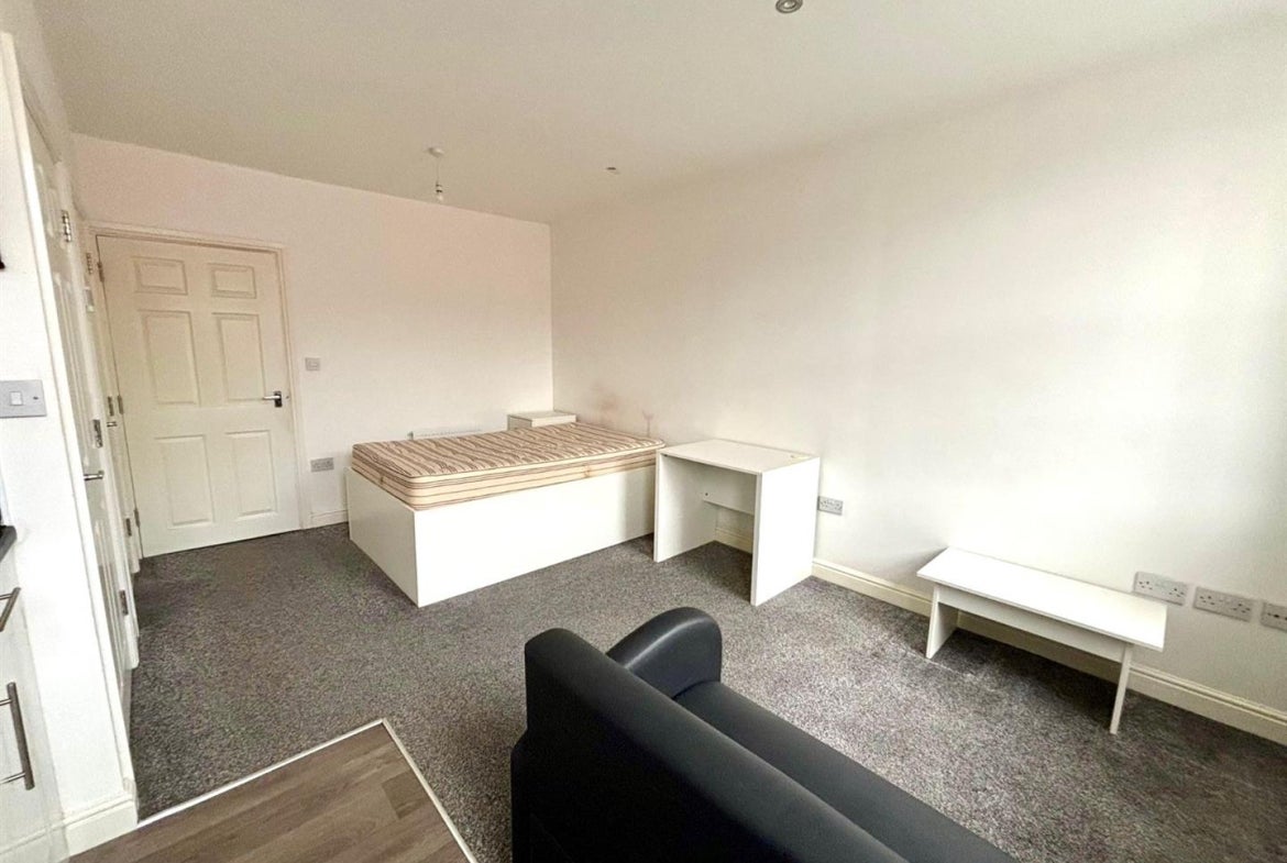 Flat Paxton Street in Stoke-on-Trent