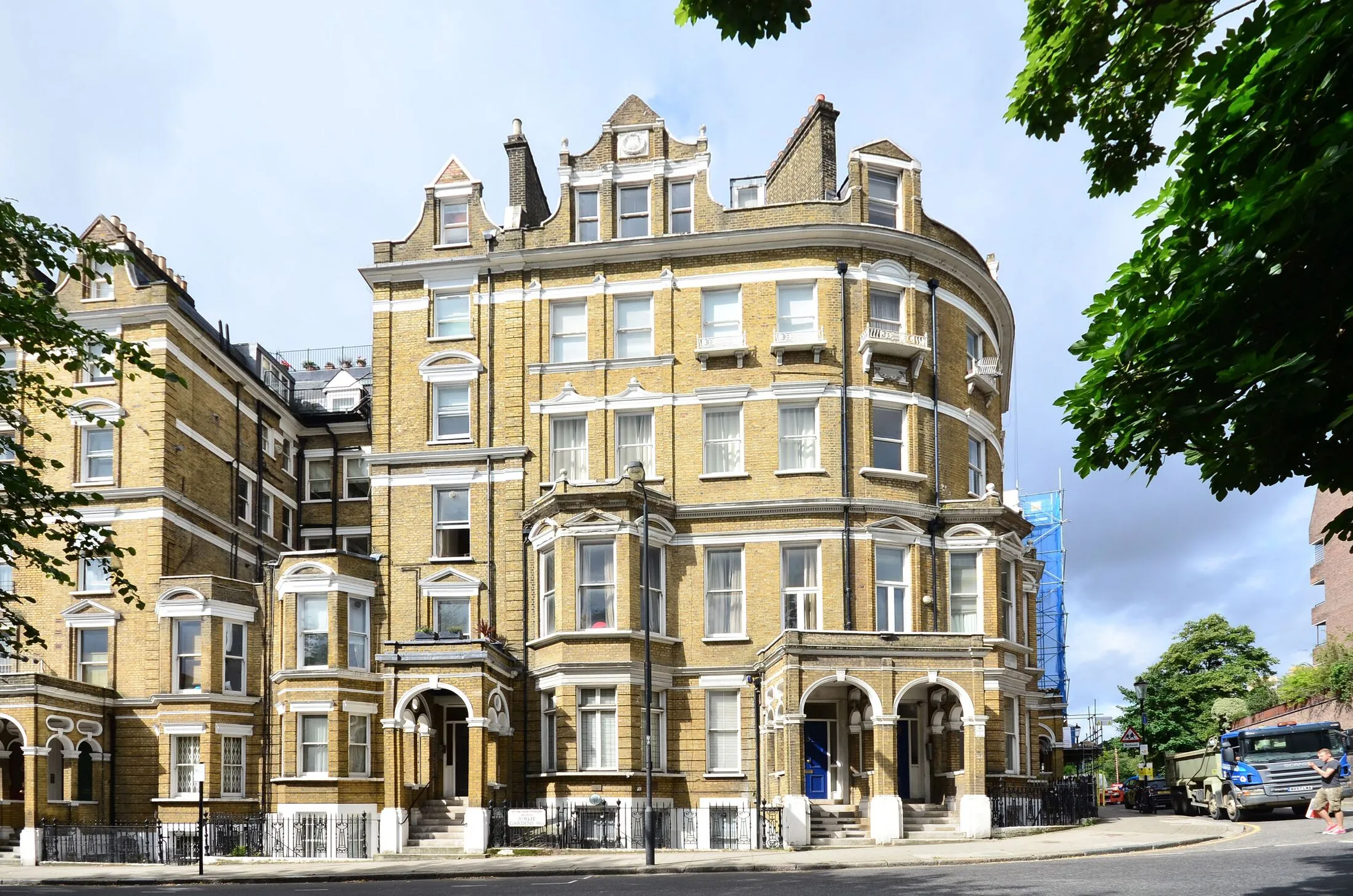 Flat Campden Hill in Greater London