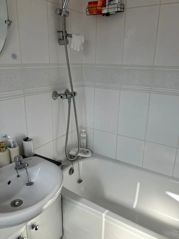 Flat Falcon Close in Dartford