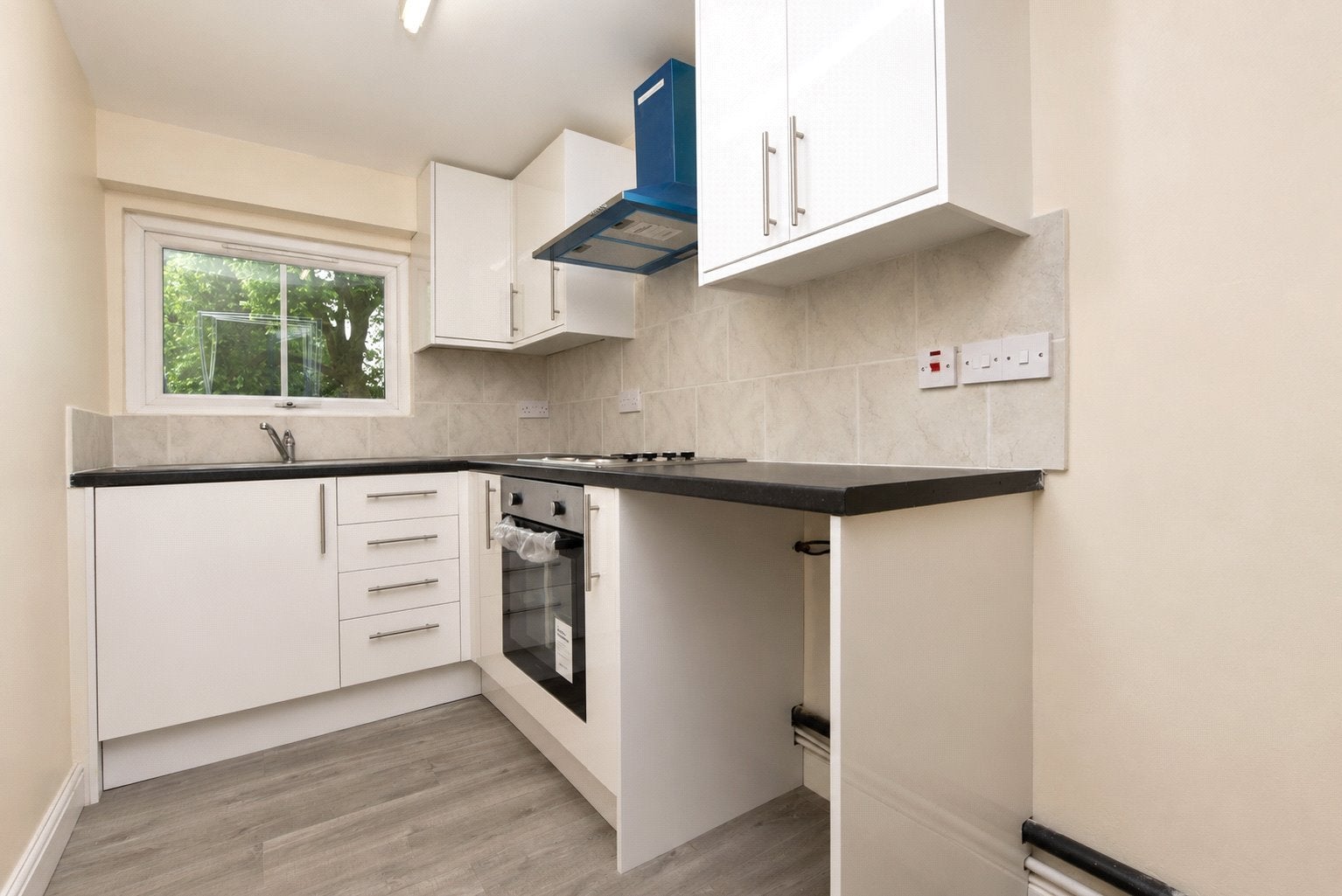 Flat Ladbroke Road in Reigate and Banstead