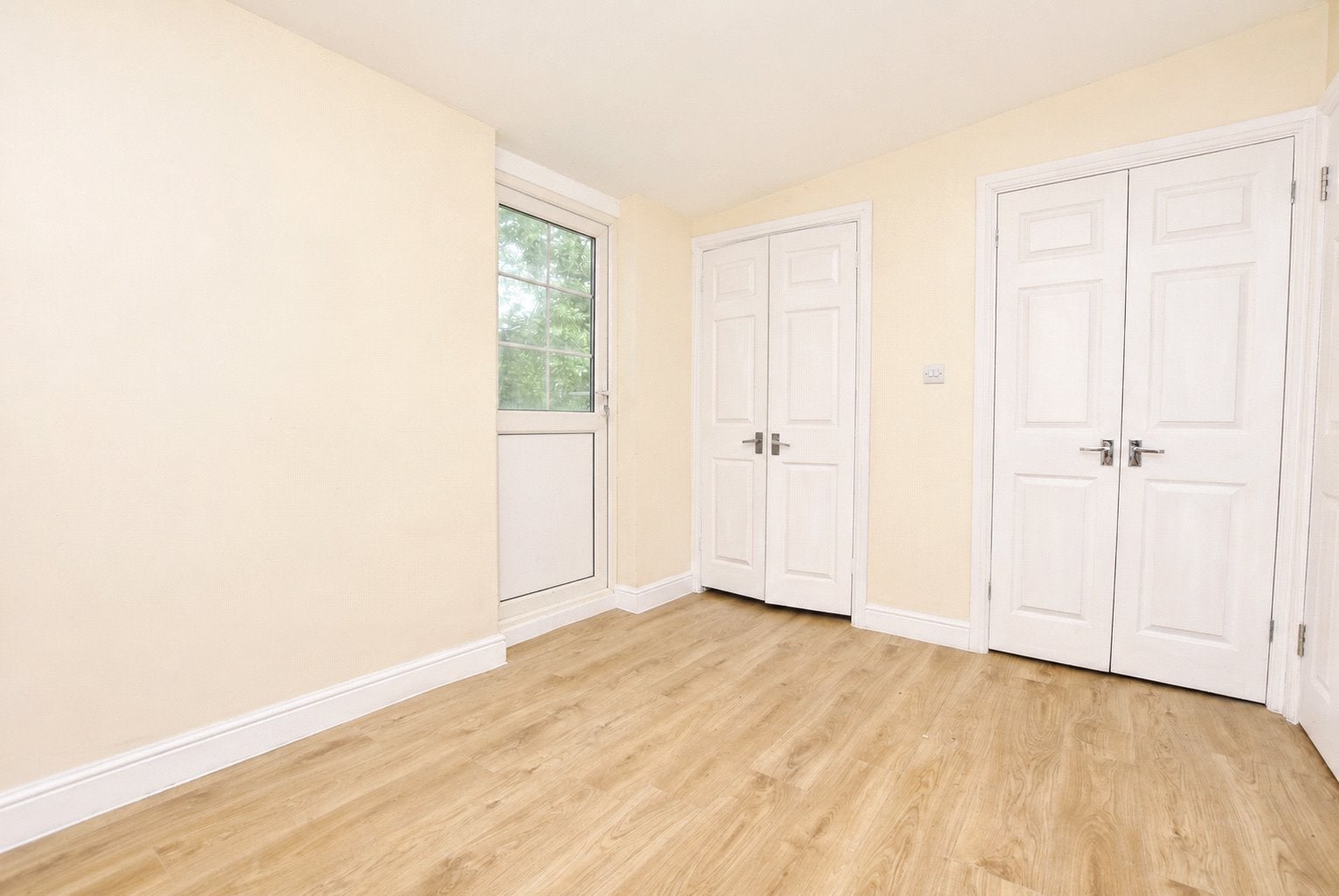 Flat Ladbroke Road in Reigate and Banstead
