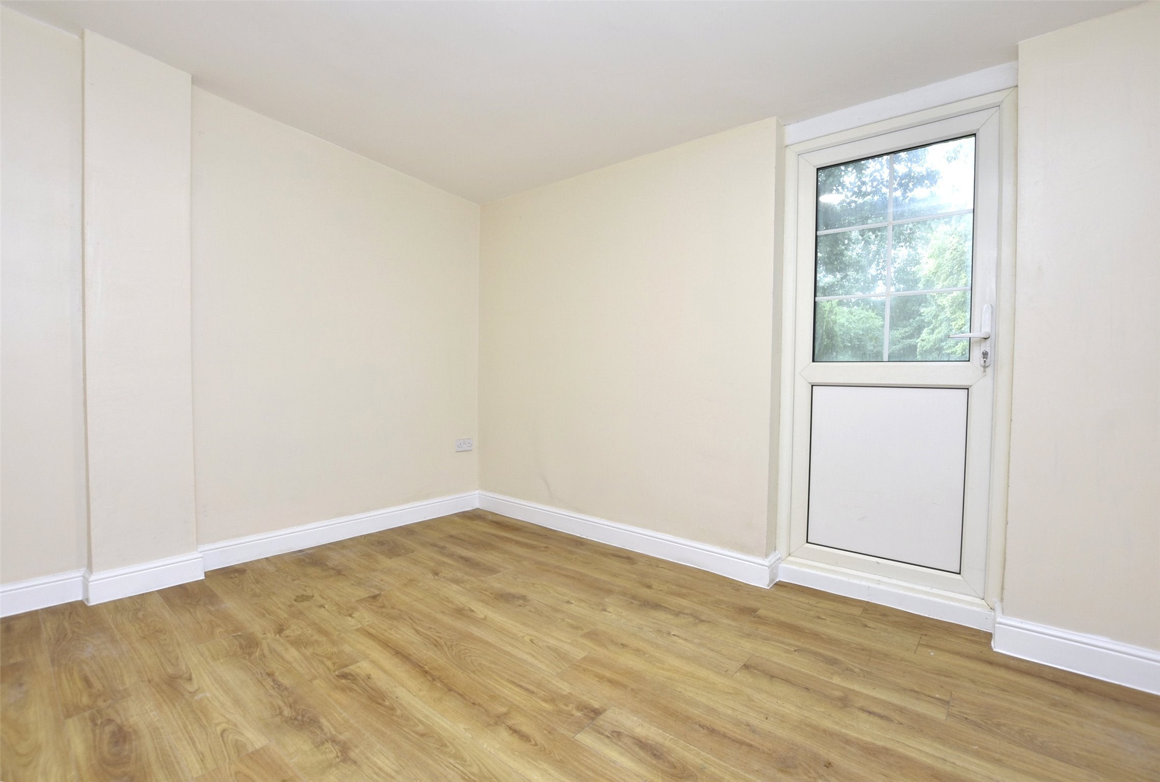 Flat Ladbroke Road in Reigate and Banstead