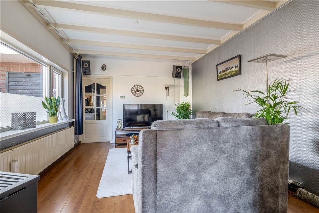 Twee-onder-één-kap te koop: Middenweg 131, Veendam