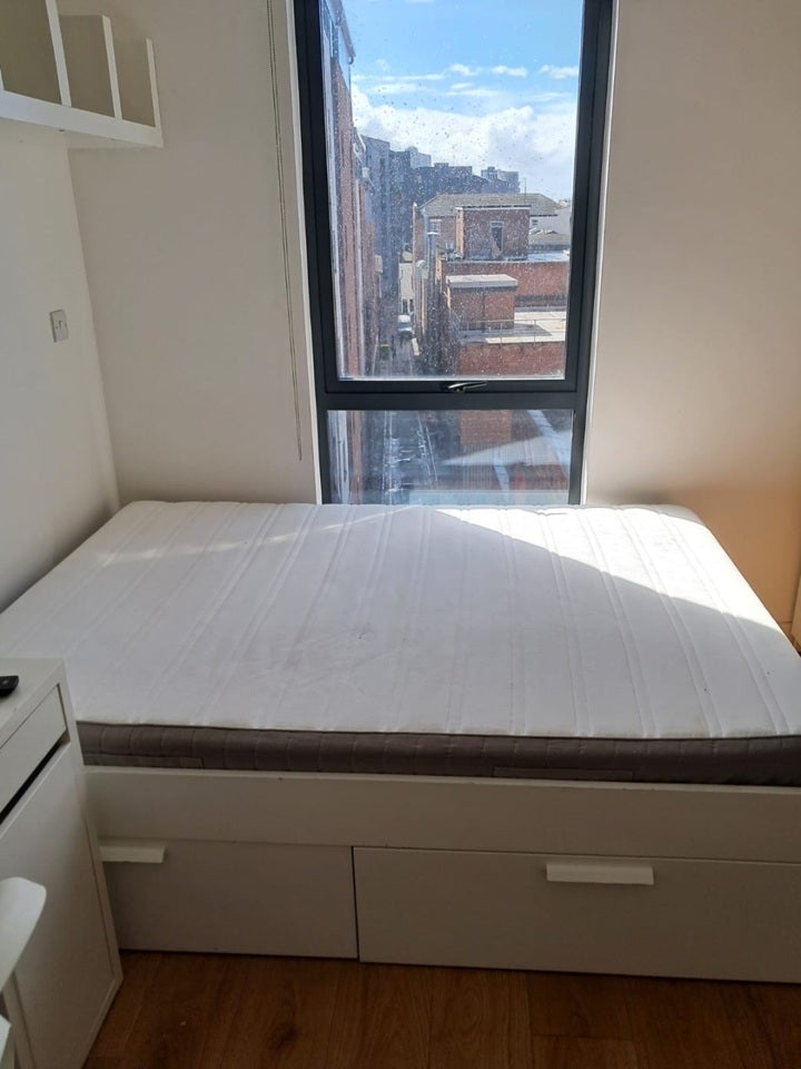 Room Seymour Street in Liverpool