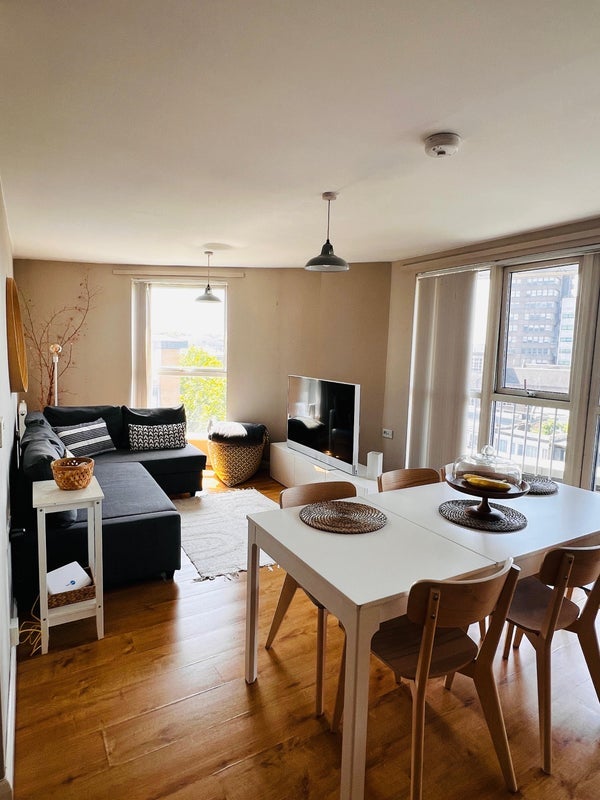 Room Queensland Road in Greater London