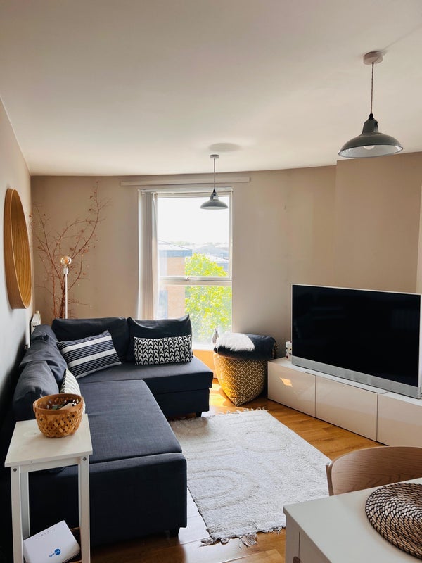 Room Queensland Road in Greater London