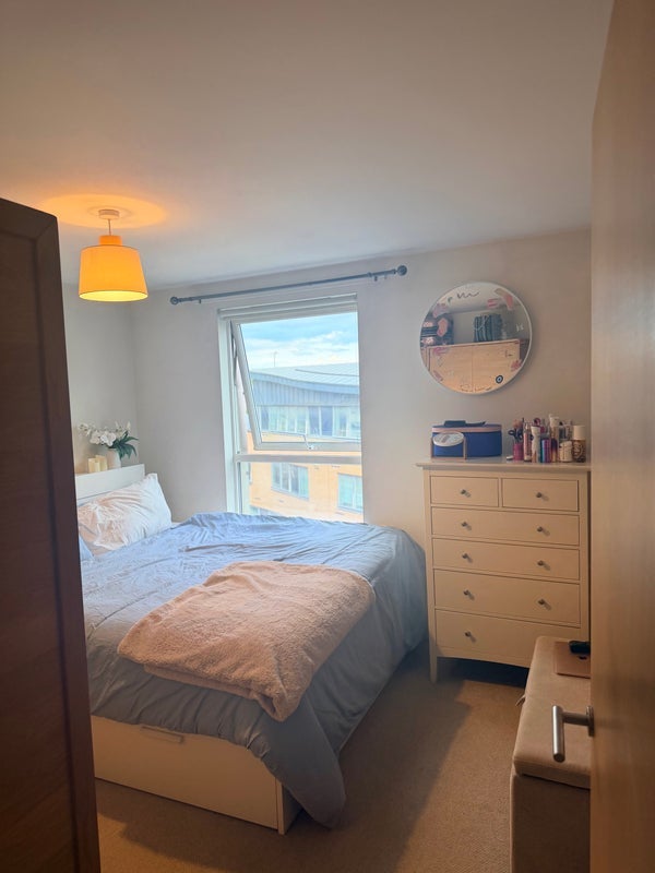 Room Queensland Road in Greater London