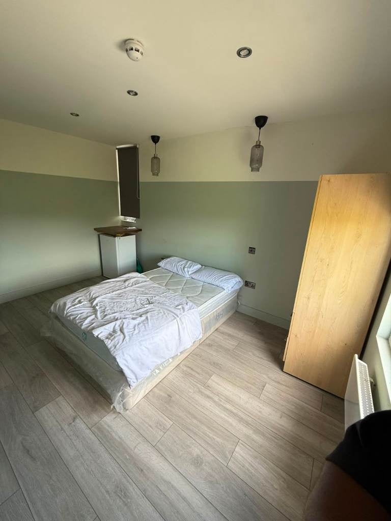 Flat Bellingham Road in London