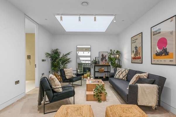 House Nottingham Place in City of Westminster