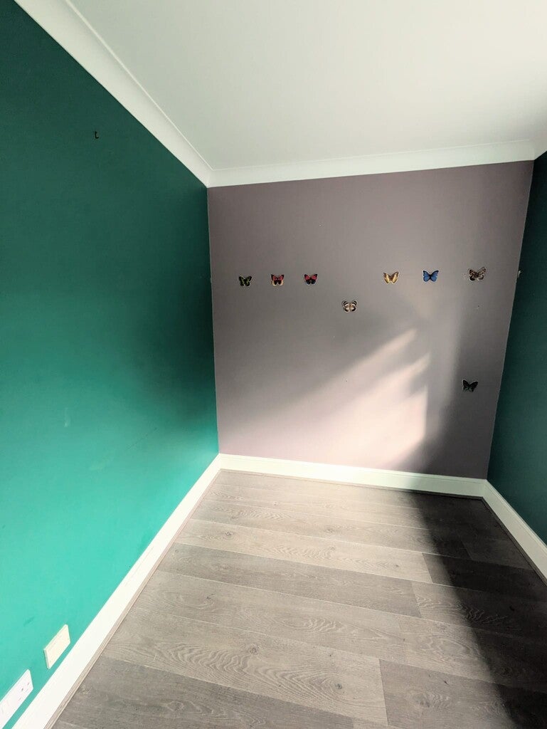 Room Lord Avenue in Greater London