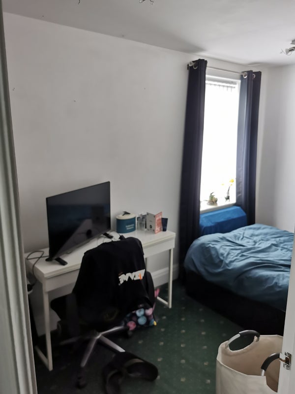 Room Firwood Avenue in Trafford