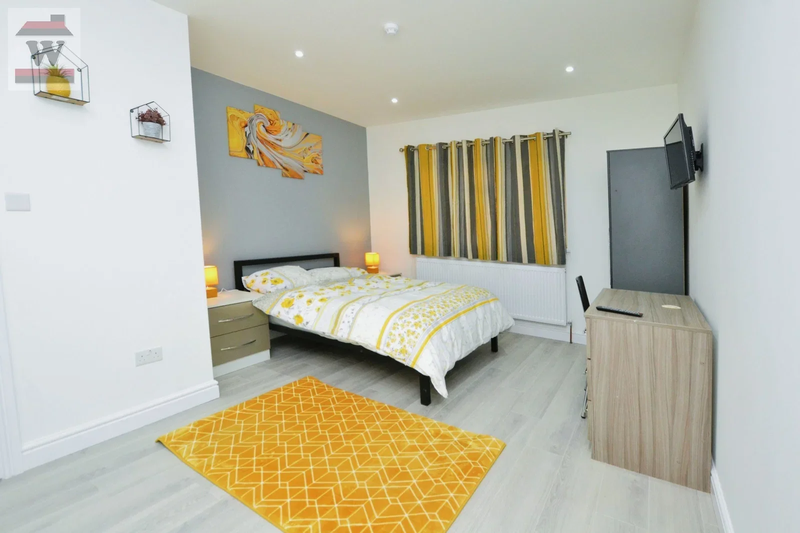 Room Wood Lane in Greater London