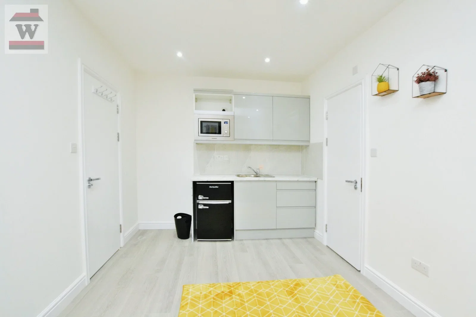 Room Wood Lane in Greater London