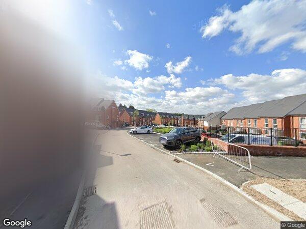 Room Oakes Crescent in Dartford
