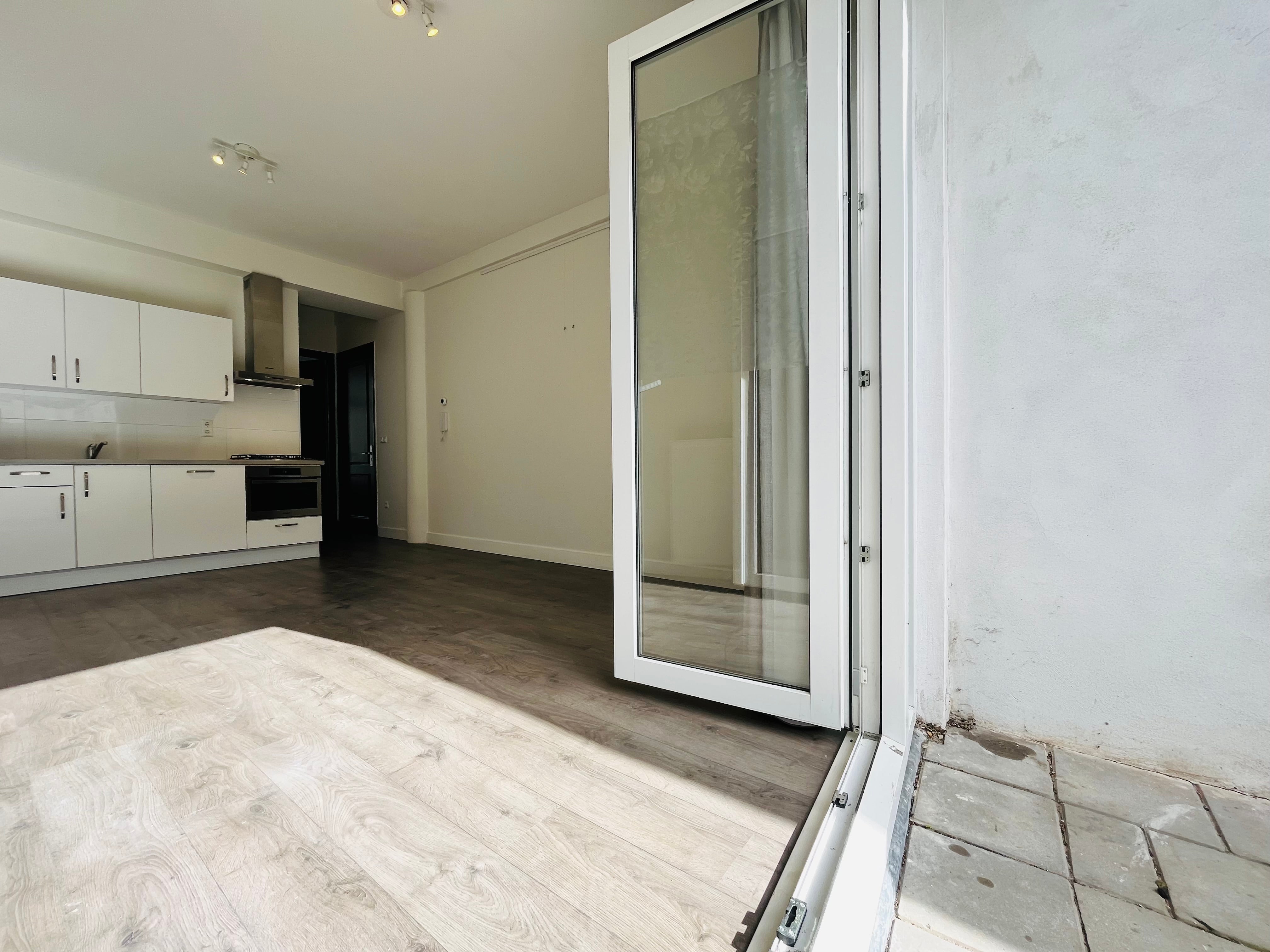 Studio te huur: Loosduinsekade 136, 'S-Gravenhage