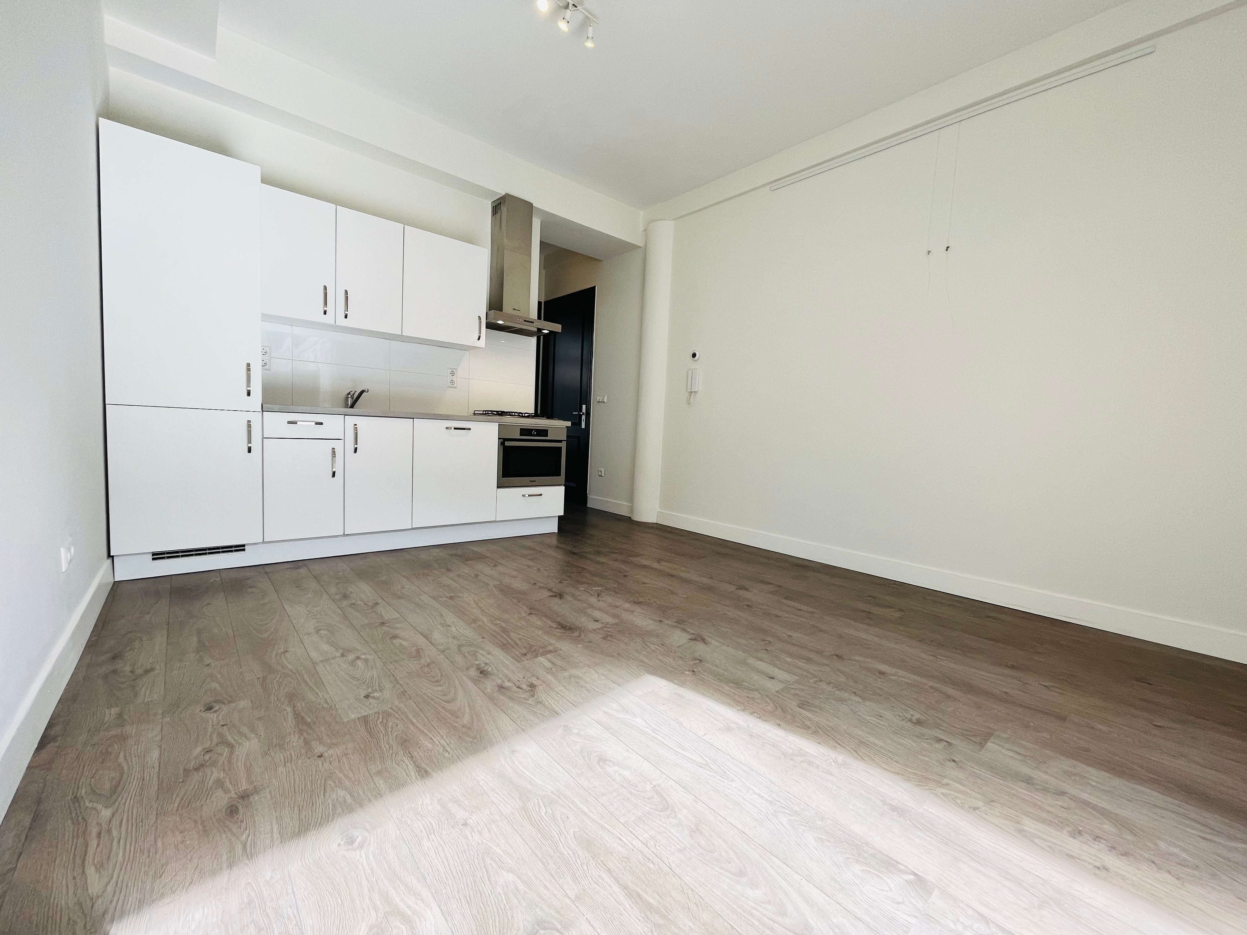 Studio te huur: Loosduinsekade 136, 'S-Gravenhage