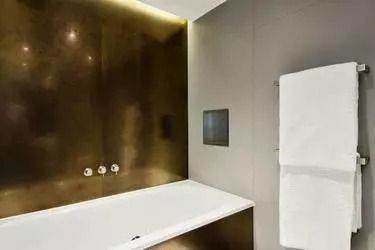 Flat Brooke's Court in Greater London