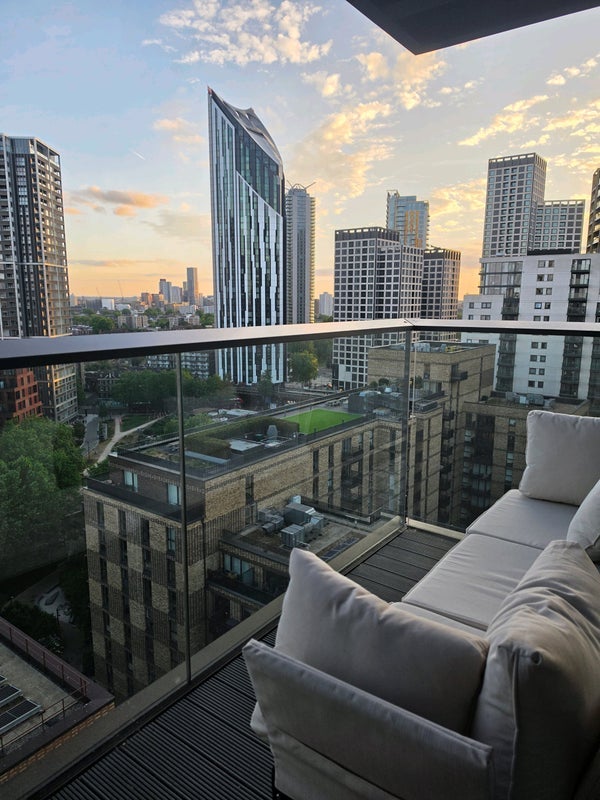 Room New Lion Way in Greater London