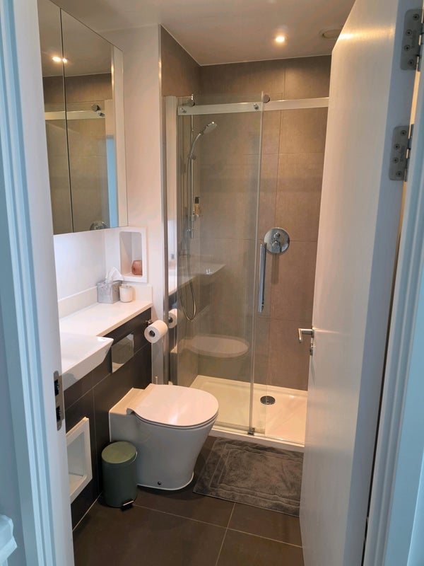 Room New Lion Way in Greater London