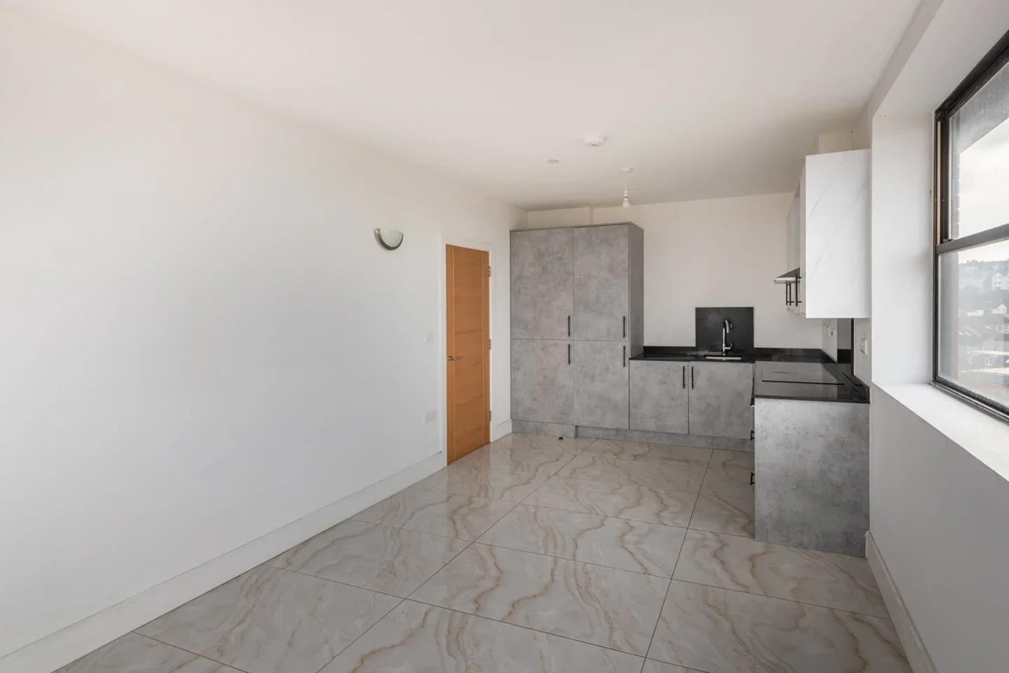 Flat Farnsby Street in Swindon