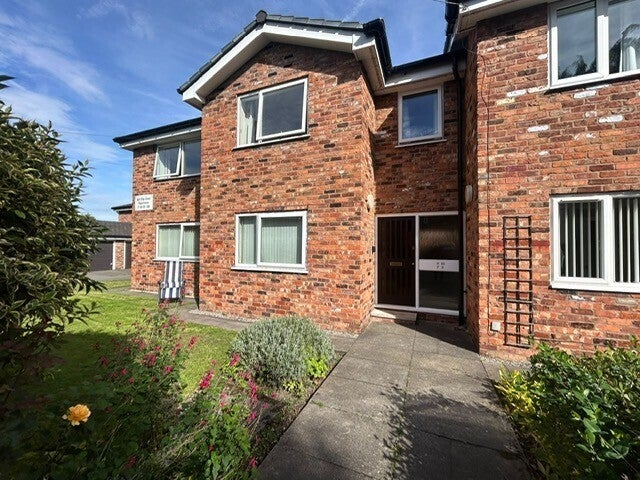 Flat Swann Lane in Cheadle Hulme