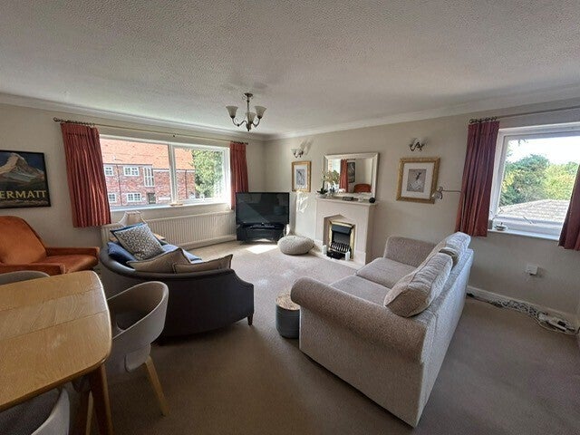 Flat Swann Lane in Cheadle Hulme