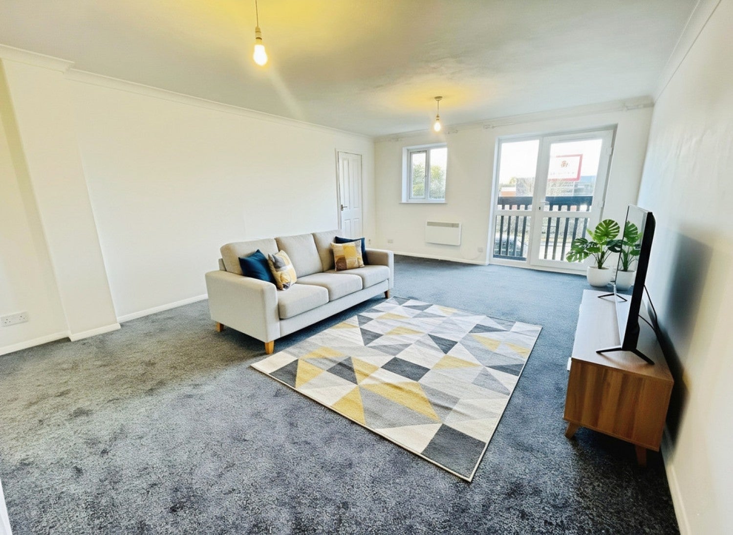 Flat Peveril Court in Crawley
