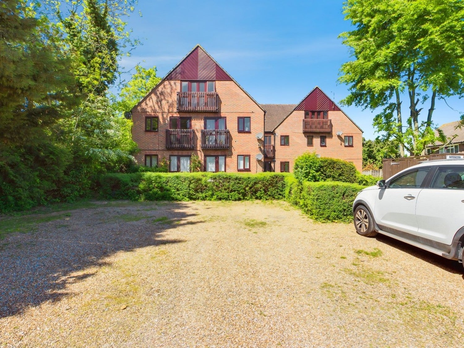 Flat Peveril Court in Crawley